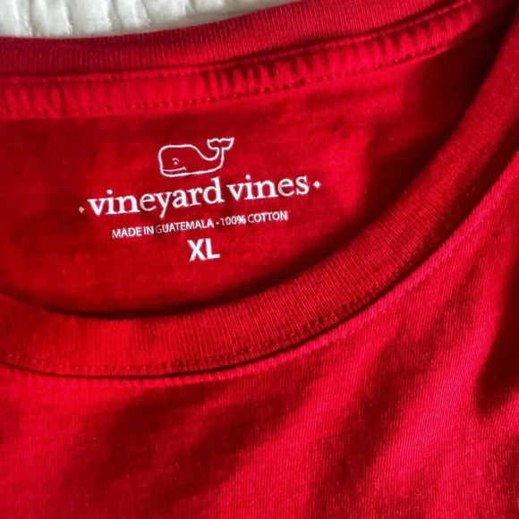 Vineyard Vines Tee Shirt XL Merry Christmas Santa Whale Red - Picture 8 of 9